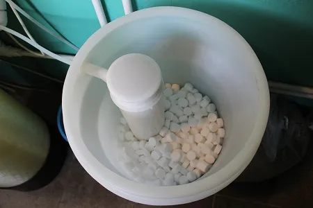 Сборка солевого бака умягчителя воды | Видео монтажа фильтра очистки воды